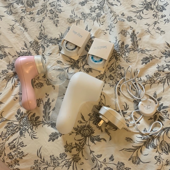 Clarisonic Mia 2 in perfect working condition. - Picture 1 of 3